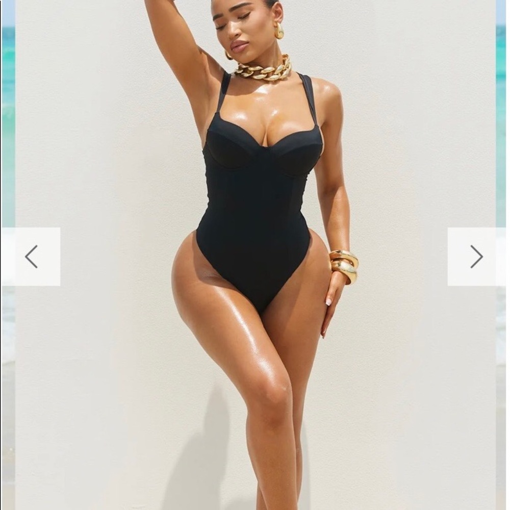 Kosta One Piece in Black